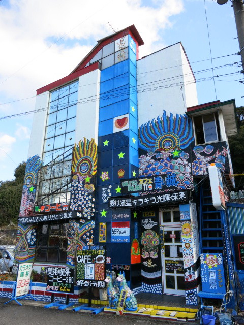 犬山市の喫茶店・百万ドル・北壁面にあるお店の看板
