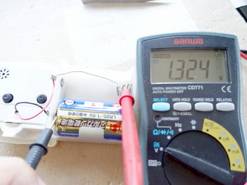 電池の電圧は1.3V ほど