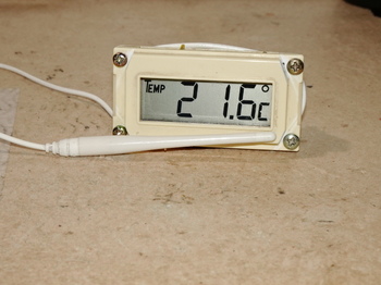 修理し終わったデジタル温度計