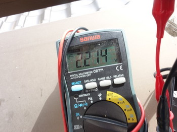 ソーラーパネルの開放電圧は2.2V