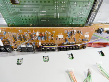 アナログ回路基板は側面からネジ止めされていて基板上にネジは無い