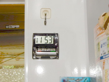 台所に設置したデジタル時計