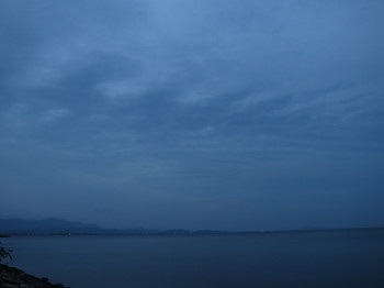 琵琶湖岸の朝