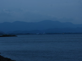 琵琶湖岸の朝