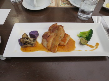 ホテルアンビエント蓼科のランチ・メインの鶏肉