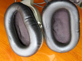 フィリップス ノイズキャンセリングヘッドフォン SBC HN110のイヤーパッド部分
