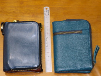 新旧二つ折り財布の大きさを比べる