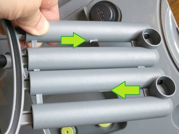 Vacuum Anti-Moisture Dry Boxの吸引ポンプの破損部分