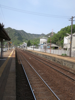 JR坂祝駅プラットフォームから岐阜方向を見る