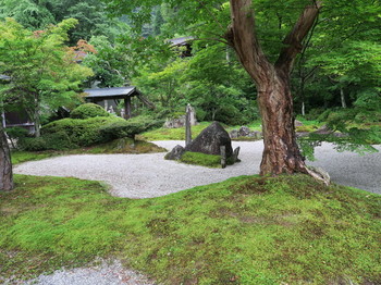 定勝寺の庭