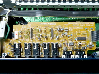 JP-8000の音声出力部の基板