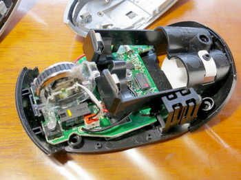 バッファローのブルーLEDワイヤレスマウスSRMB06の内部