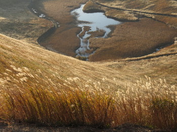上から見る曾爾高原とお亀池
