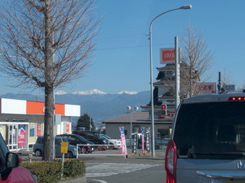 飯田市内から見る雪山
