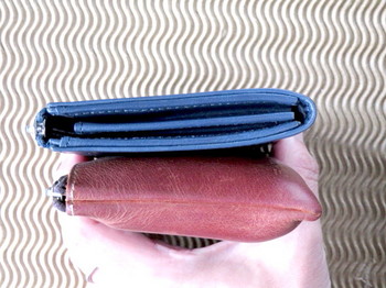 新しい財布にはマチがある