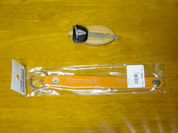 購入したKawasakiのレザーキーホルダーとER-6nのキー