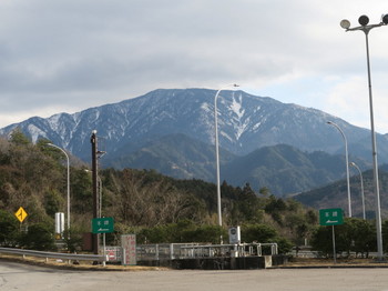 神坂PAから見る山も雪が少ない