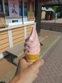 梓川SAのソフトクリーム