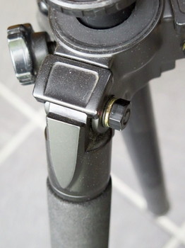 SherpaPro631ELの三脚開度の調整ボタン