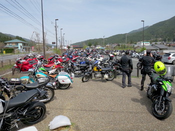 道の駅加子母に集まった大量のバイク