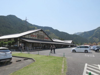 道の駅飯高駅は大きな建物