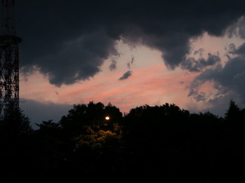 雲間から見えた夕焼け