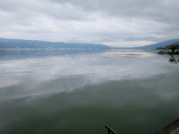 岡谷湖畔公園から眺める諏訪湖